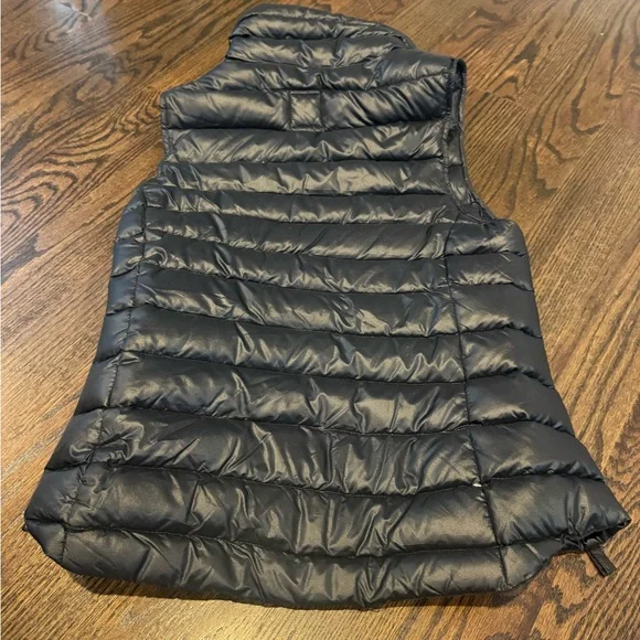 GAP Women's Midnight Black Puffer Vest - Picture 3 of 4